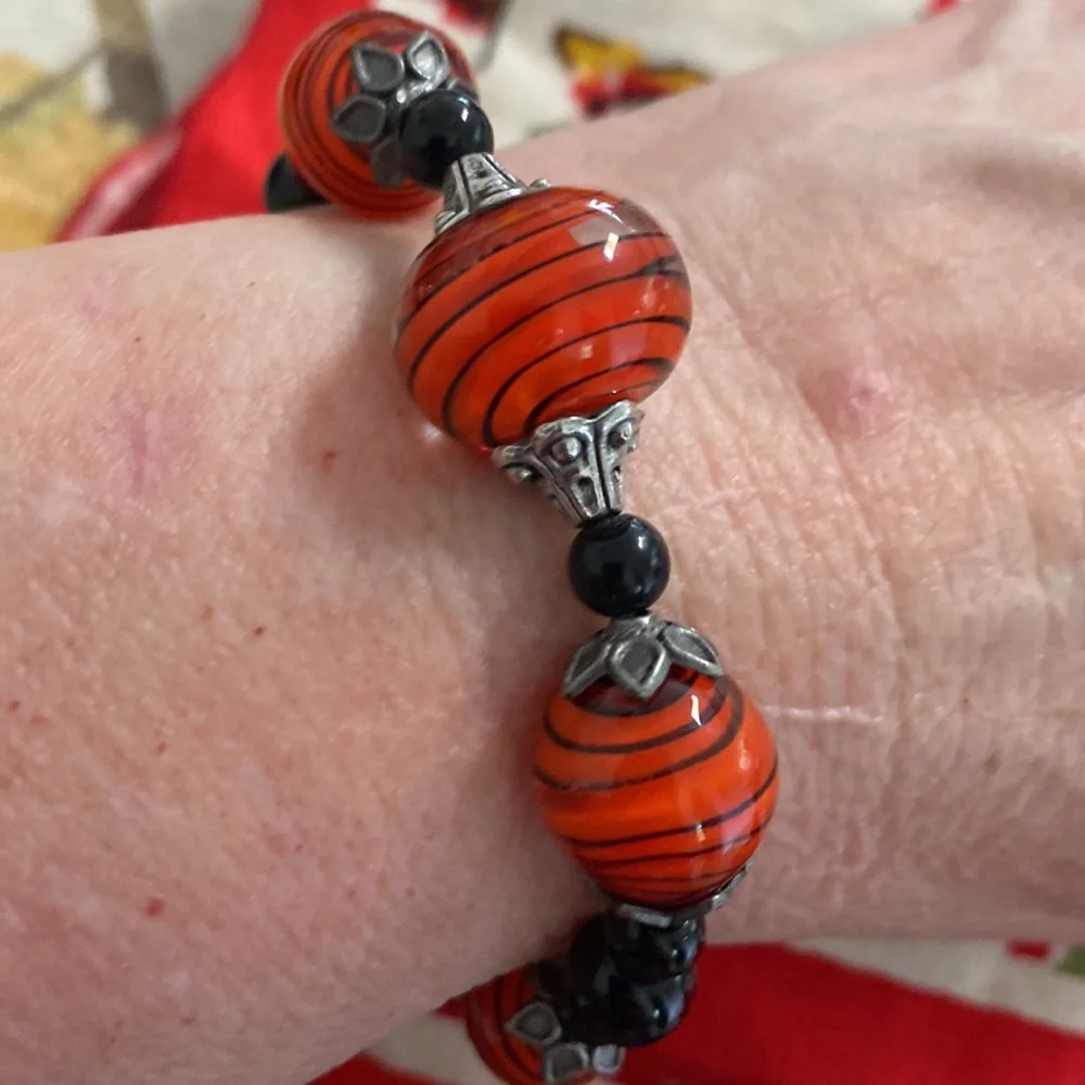 Art Glass Orange And Black Beaded Stretch Bracelet - Picture 2 of 3